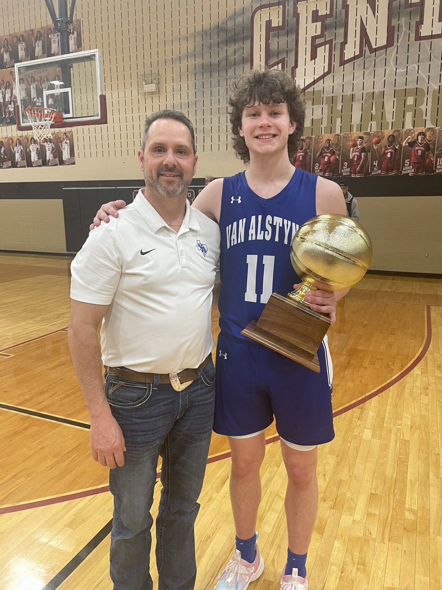 DavidBrownEdD's tweet photo. 3 Years on Varsity

101 games
2074 points
704 Rebounds
356 Assists

2 District Championships
3 Regional Quarterfinal App.
Newcomer of the Year
2X District Offensive MVP
Great memories!!! @11_Carson1 @PrepHoopsTX @TheTB5Reports @RamJam82 @IMCOMING_INC @BallNonStop_ @TXRecruited https://t.co/snXykeA6CG