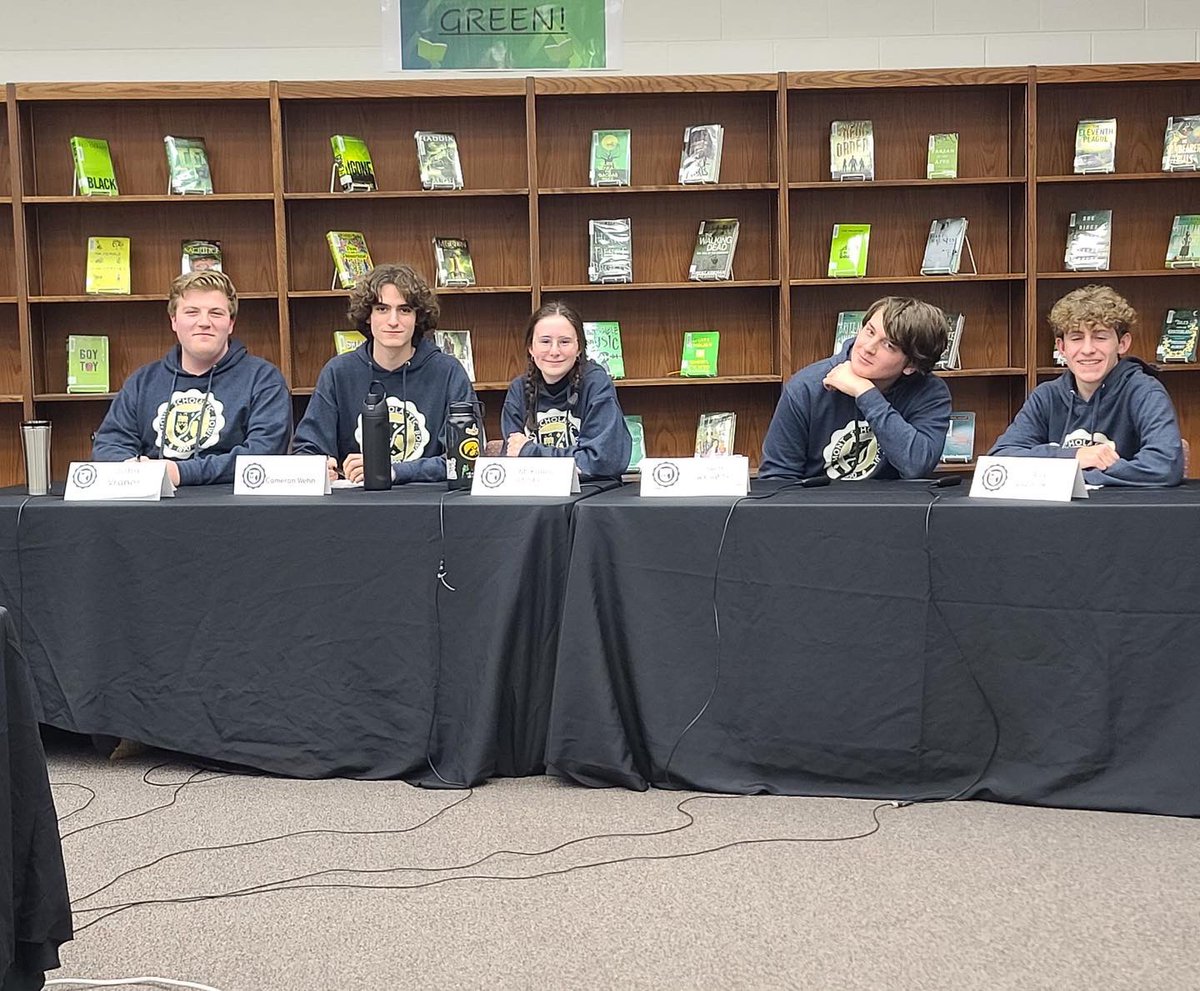 Well tonight was special! Scholastic Bowl made it past two very worthy contenders to make it to the IHSA Regional Finals against Lincoln Way East. We didn’t get the result we wanted but this team did amazing things this year. Final record 16-2 #scholasticbowl #ihsa #golemont
