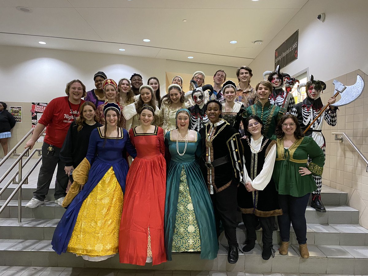 kerrijones03's tweet photo. So proud of this @LHHSTheatre1 crew!  Tonight’s parent preview was amazing!  Great job!!!! ❤️🐾🎭
@LakeHighlandsHS https://t.co/WC6dorHSKq