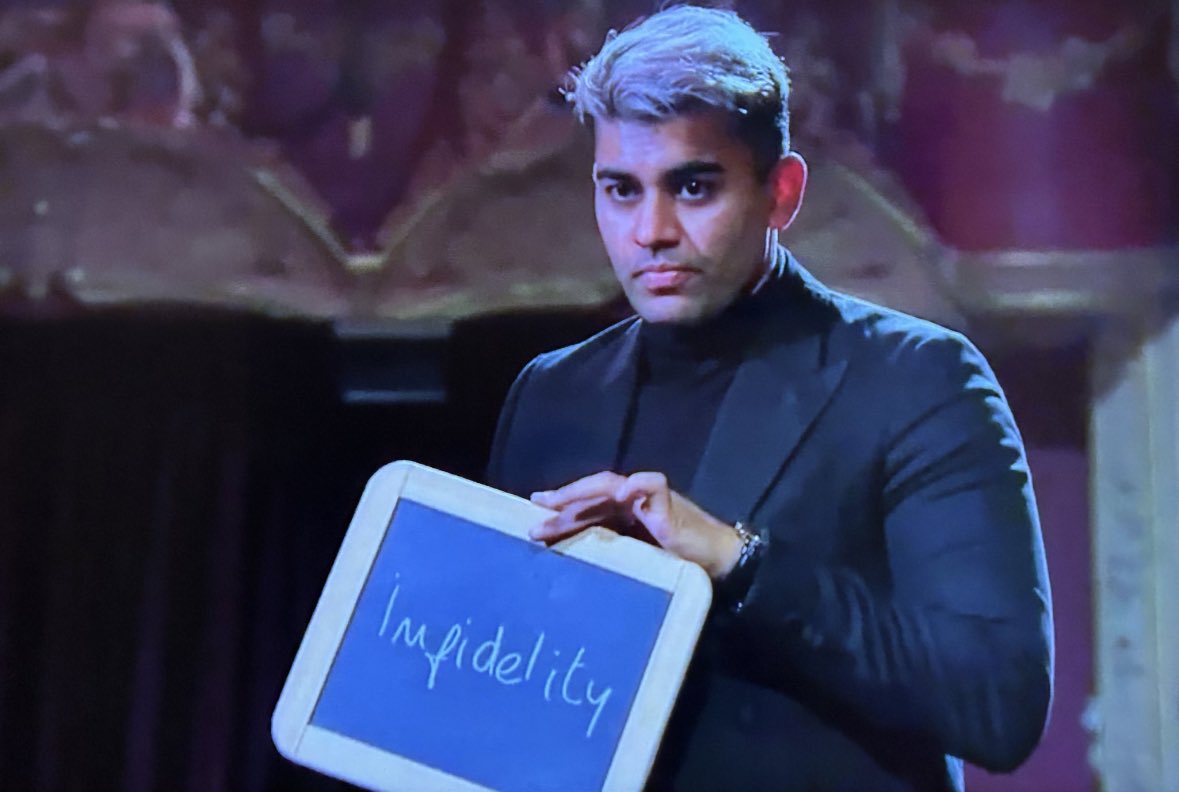 BachelorNatio17's tweet photo. Replace Jesse Palmer with this man #TheBachelor https://t.co/JQ6nIq1Piz