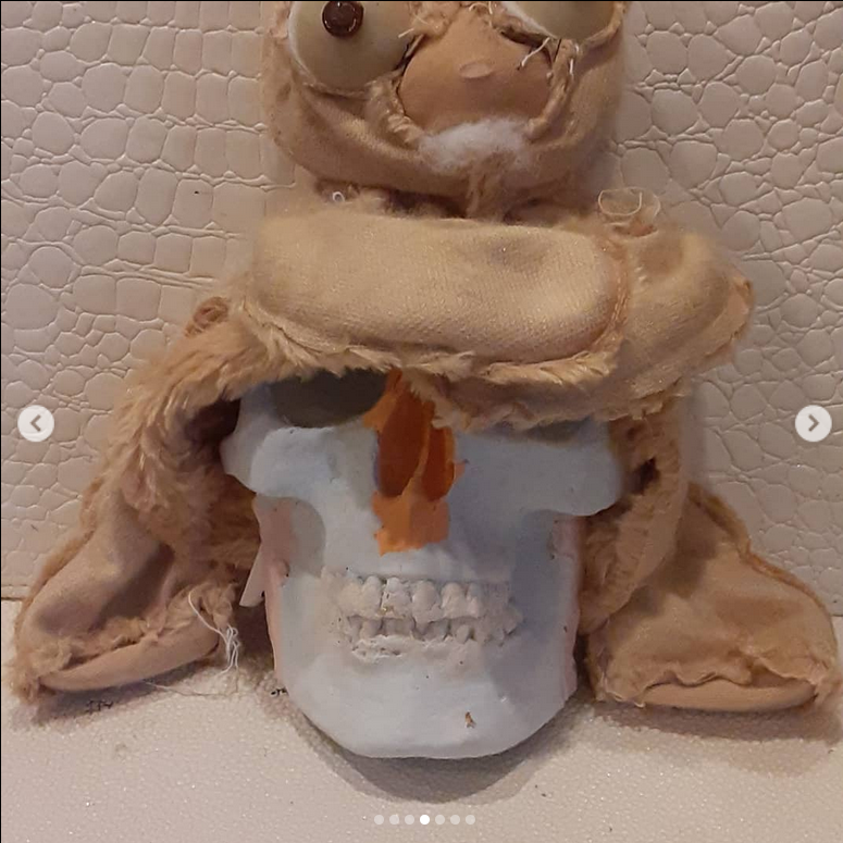 krushskulls's tweet photo. skull post #2
#skulls #skull #skeleton #oddity #macabre #art #handmade #amythest  #oneofakind #toy #scagliola #unique #decor 
Some fiends wear the bodies of conquered plushie foes... https://t.co/khnFS5T0Kc