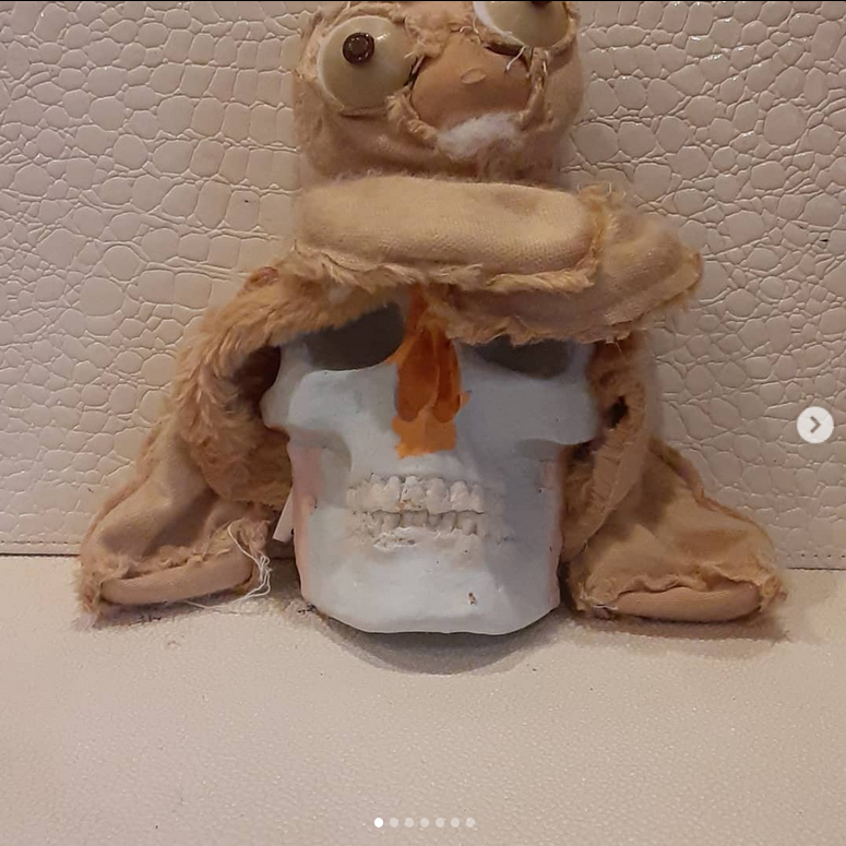 krushskulls's tweet photo. skull post #2
#skulls #skull #skeleton #oddity #macabre #art #handmade #amythest  #oneofakind #toy #scagliola #unique #decor 
Some fiends wear the bodies of conquered plushie foes... https://t.co/khnFS5T0Kc