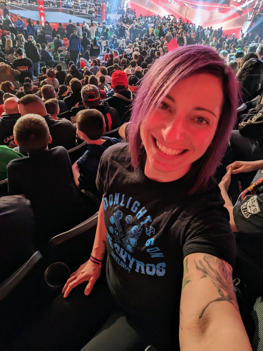 SaraMelikian's tweet photo. Wanna support your fave indie wrestlers? 1. Buy their merch, 2. Wear their merch to the big shows, and 3. Hype the shit out of them when people ask about said merch #WWERaw #moonlightson 🌙 https://t.co/rKdpr2yvvd