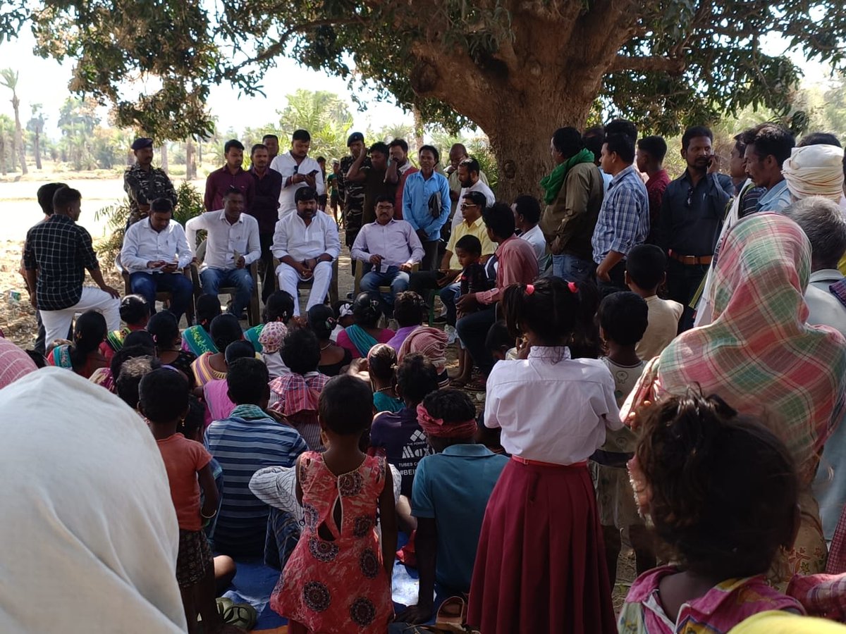 HansdakVijay's tweet photo. कल देर शाम तक @JmmJharkhand कार्यकर्ताओं के साथ पाकुड़ जिला के महेशपुर प्रखंड क्षेत्र में देवीनगर, खुरीडीह, गंगमुंडी, प्रतापपुर, छकुधारा, पथरिया और बलियाडांगल सहित दर्जनों गांवों का दौरा किया। ग्रामीणों की समस्याओं से अवगत हुआ। अधिकारियों को उसके निदान हेतु निर्देश दिया। https://t.co/0vtNPYOs7Y