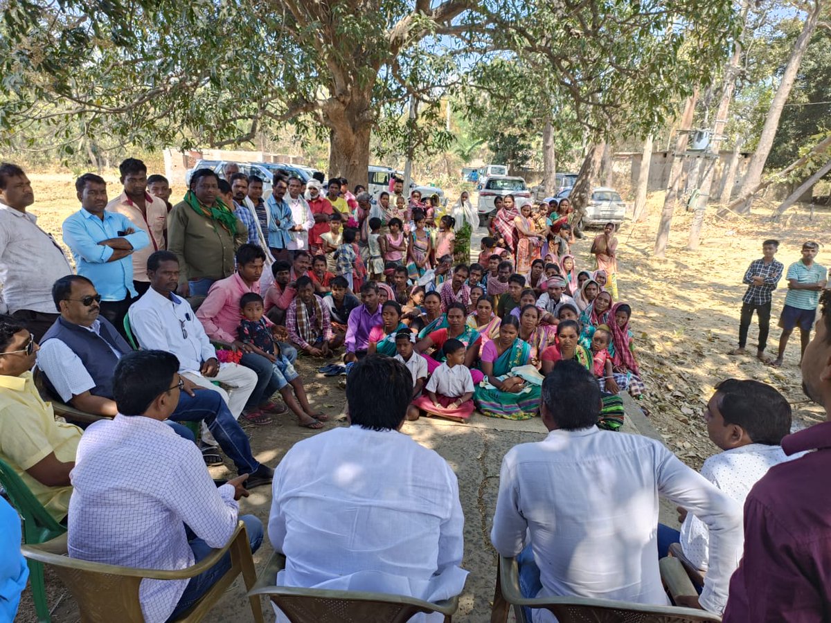 HansdakVijay's tweet photo. कल देर शाम तक @JmmJharkhand कार्यकर्ताओं के साथ पाकुड़ जिला के महेशपुर प्रखंड क्षेत्र में देवीनगर, खुरीडीह, गंगमुंडी, प्रतापपुर, छकुधारा, पथरिया और बलियाडांगल सहित दर्जनों गांवों का दौरा किया। ग्रामीणों की समस्याओं से अवगत हुआ। अधिकारियों को उसके निदान हेतु निर्देश दिया। https://t.co/0vtNPYOs7Y