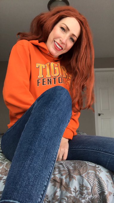 I&rsquo;m 43 with small tits. I&rsquo;m really good at sucking cock though. https://t.co/EKIxatgiBC