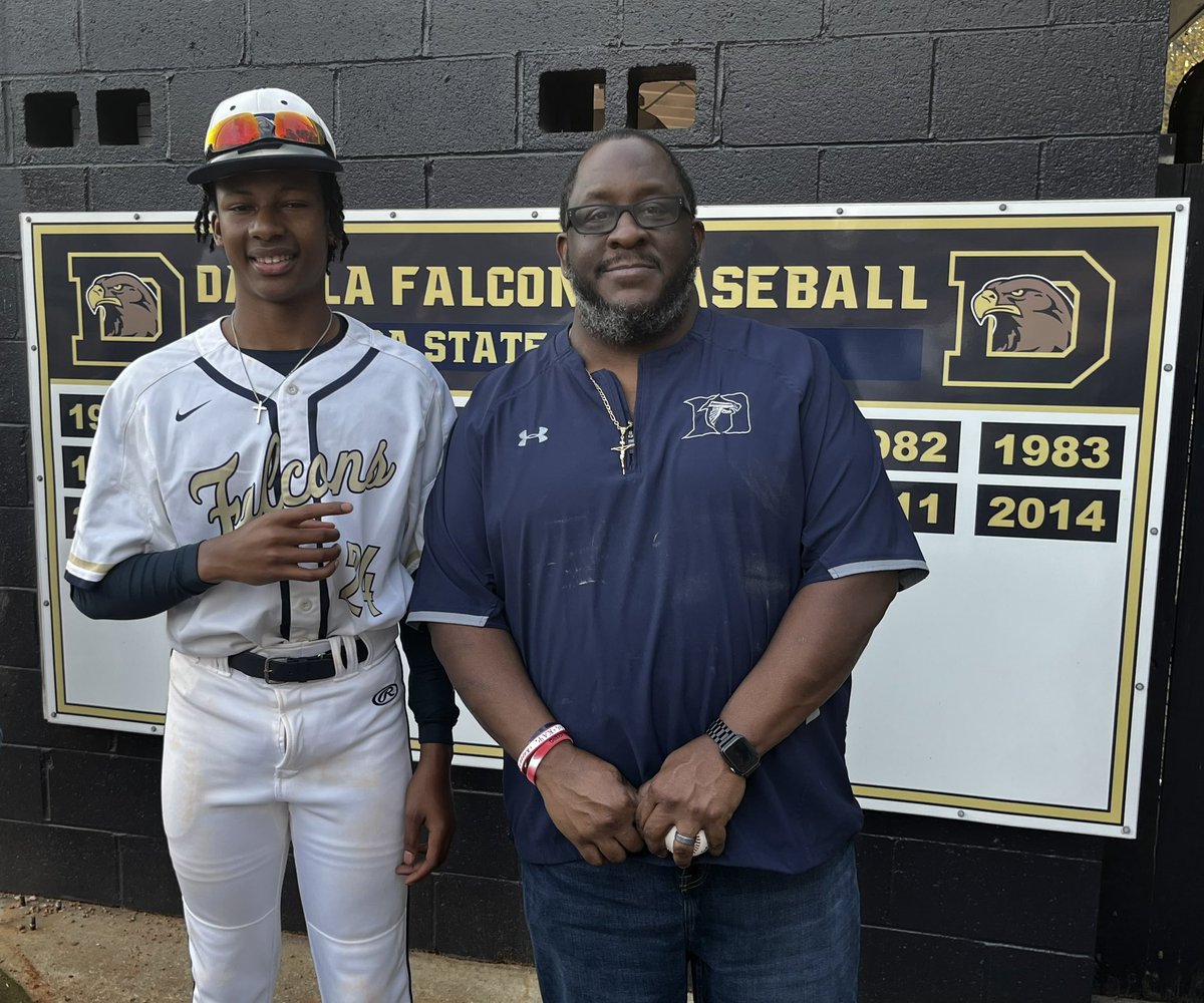 DjQuary's tweet photo. Teacher Appreciation Night tonight. Thank you Chef Demby for helping me discover another passion off the field & for sharing so many life lessons I’ll always remember. @DaculaHSBase @CoachBova #joshuaonenine #StudentAthlete https://t.co/QOswXyAoAK