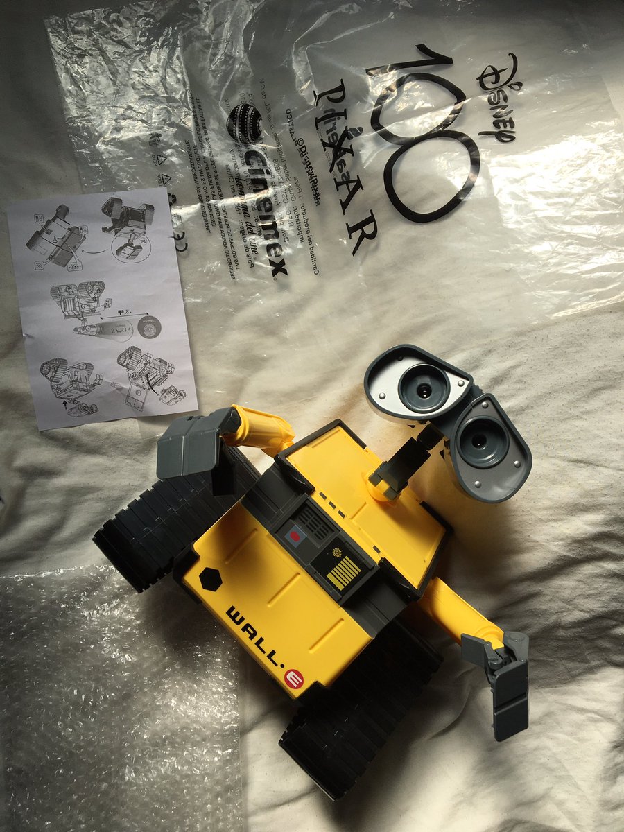 toyvegs's tweet photo. Cosa bien hecha #cinemex #disney #walle #palomera 🍿 https://t.co/oUnw3A3SEq