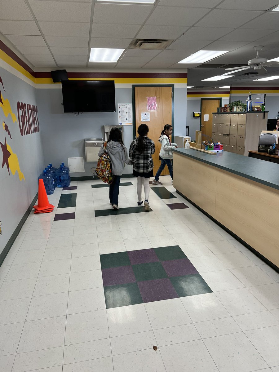 harriscsd83's tweet photo. From good news call of the day with our @PhoenixPolice (SRO) to building community with RTI-B and Safe and Caring , principals of the day helping a peer in the blue zone @ZonesOfReg and future kinder students #class2036 #oneteamunafamilia https://t.co/Jka8bLlvwM