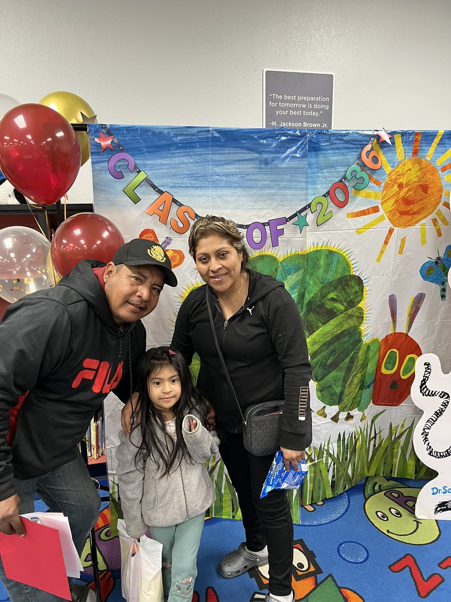 harriscsd83's tweet photo. From good news call of the day with our @PhoenixPolice (SRO) to building community with RTI-B and Safe and Caring , principals of the day helping a peer in the blue zone @ZonesOfReg and future kinder students #class2036 #oneteamunafamilia https://t.co/Jka8bLlvwM