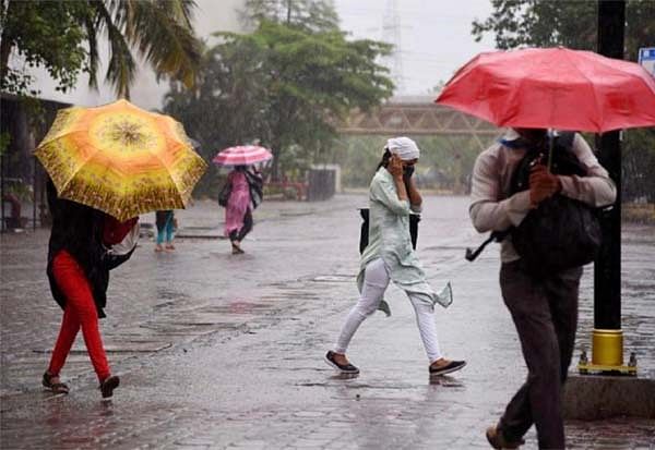 tamilnadu's tweet photo. தென் மாவட்டங்களில் மழைக்கு வாய்ப்பு https://t.co/Os0CITrg82 https://t.co/9IPzQsIL9O