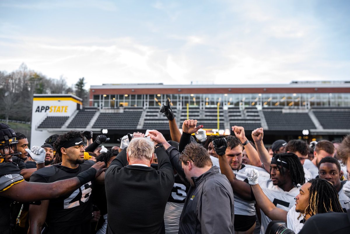 Thank you to these <a href="/YosefClub/">Mountaineers Athletic Fund</a> members for feeding our team tonight and for all of our faithful supporters for everything you do for App State! 
⁦<a href="/AppState_FB/">App State Football</a>⁩⁦<a href="/appstatesports/">App State Athletics</a>⁩⁦<a href="/YosefClub/">Mountaineers Athletic Fund</a>⁩
#GoApp