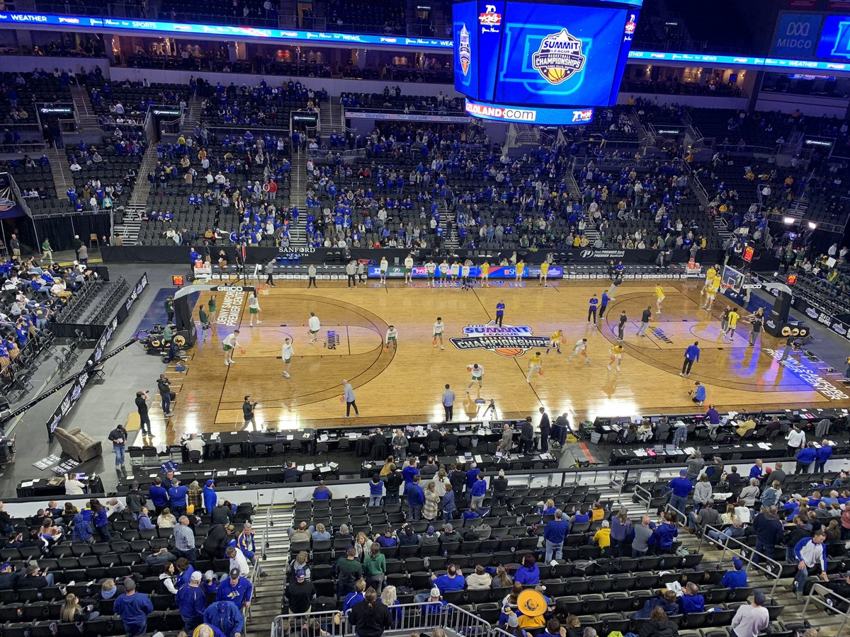 Dad & I first attended @thesummitleague when the tournament moved to Sioux Falls during ‘09. 2nd row, I remember! Missed a couple of years when I lived away. Now, there’s not much else I’d rather do than sit next to an old coach & listen to his analysis tonight.🏀#March2TheSummit