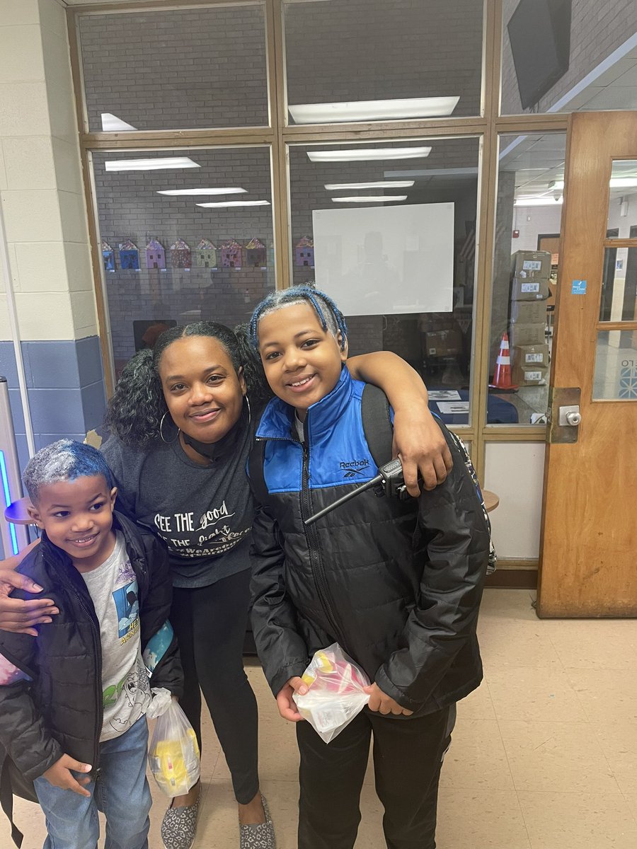 LIT4LifePCPS's tweet photo. Crazy Hair Day to celebrate the kick off of VA Reads One: J.D. and the Great Barber Battle! @CSCougars @jkelley3778 @SheilaMosby5 @krysthompkins11 @taqdaniels @pcpsELADiva https://t.co/lha4HwZqpj