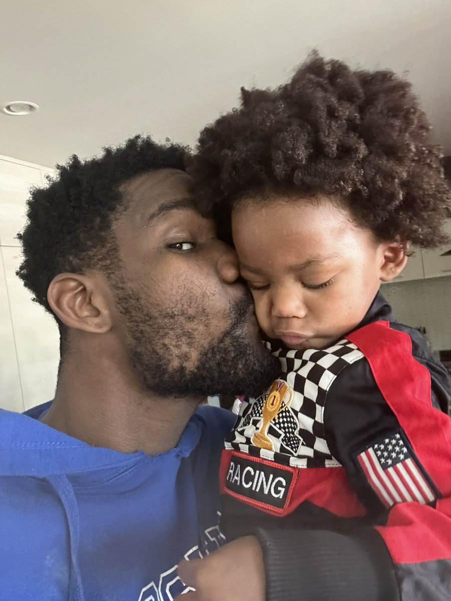 DeandreAyton's tweet photo. https://t.co/hBb6h14TXc