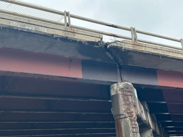 News_8's tweet photo. Some of the interstate bridges in Brighton leave folks who drive underneath them wide-eyed and keeping a nervous grip on the wheel, the one over Monroe Avenue in particular.

https://t.co/JVH4G0Oe5r https://t.co/yHzolPPmTT