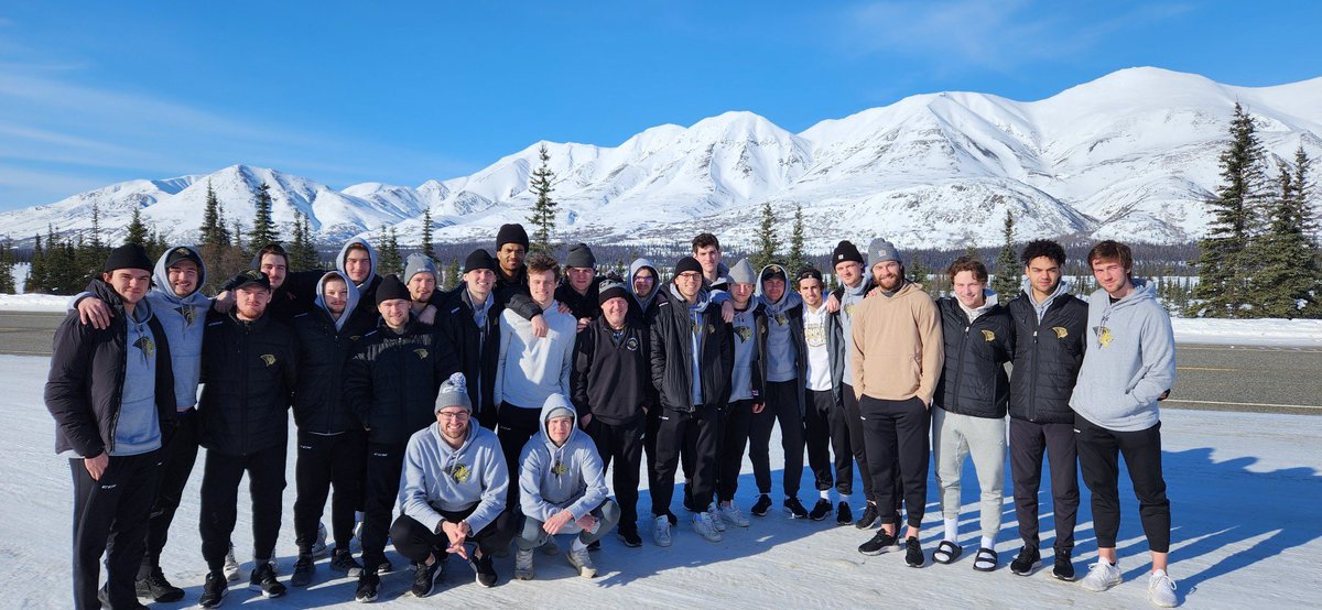 Quick stop to take a team pic at the Denali mountain range on our way to Anchorage #ItsCold #SamePrideNewHunt