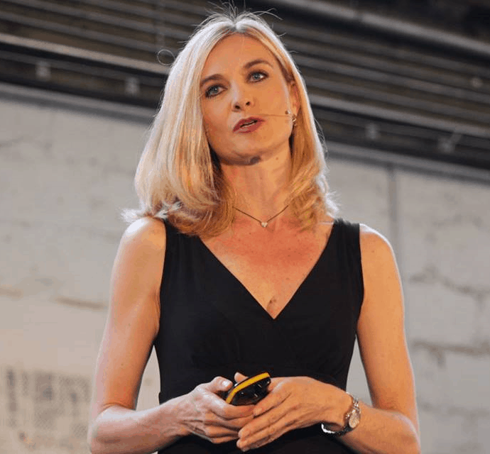 SAfmRadio's tweet photo. On our #WellnessFeature today we we aim to understand How One can Change The Narrative Of Their Life?
We are joined by @PaulaQuinsee -Relationship Expert, Tedx Speaker and author of Embracing Conflict.
#SAfmSoundAwake with @FavoredAsa
Your thoughts? https://t.co/2t2Xvo3bUx