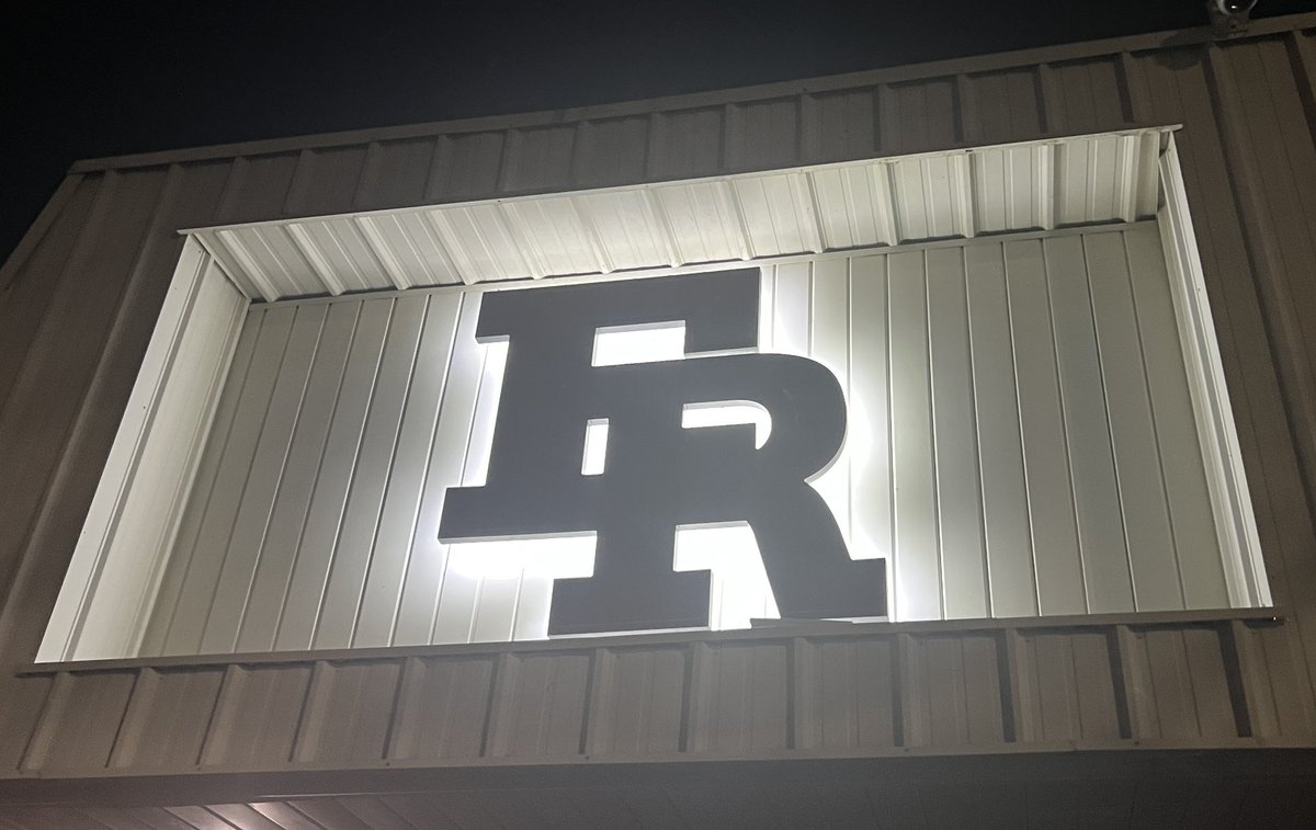 margotfos's tweet photo. Fun night working concessions back at my sons’ high school as they hosted state sectionals! Way to go @erindianshoops…back to back state tourney appearances! #GoIndiansGo https://t.co/9PXjWd9SjT