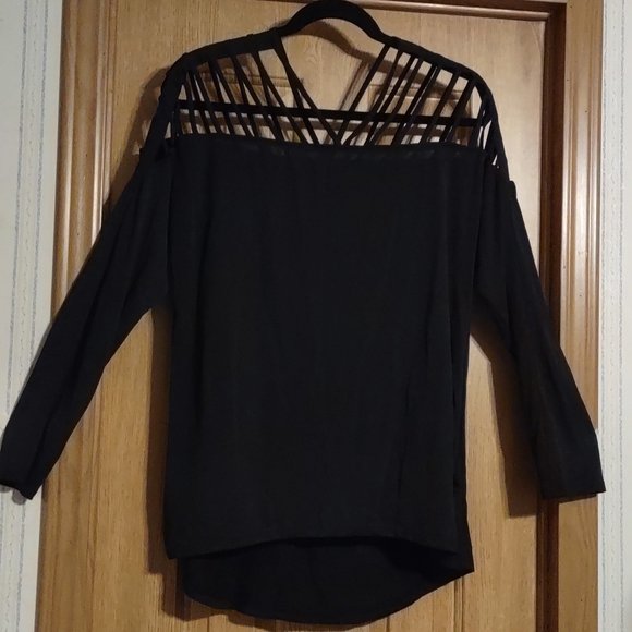 melissalwh's tweet photo. So good I had to share! Check out all the items I'm loving on @Poshmarkapp from @PaintMePretty79 #poshmark #fashion #style #shopmycloset #tommyhilfiger #bke #levis: https://t.co/asTrJS5Dk3 https://t.co/ZLFbjatYdQ