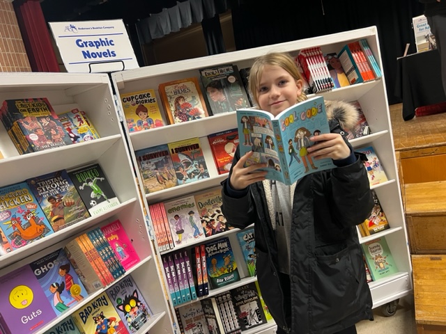 HolmesLibrary97's tweet image. This past month was full of fun at Holmes!  John Bray visited our students and read his new book, and our PTO brought back the school book fair, which was a huge success! #HolmesHawks #WeAreD97 #libraries97