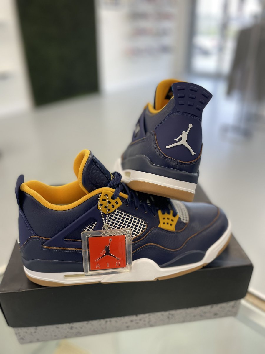 Jordan 4 Retro “Dunk from Above” 🖌 March 19, 2016