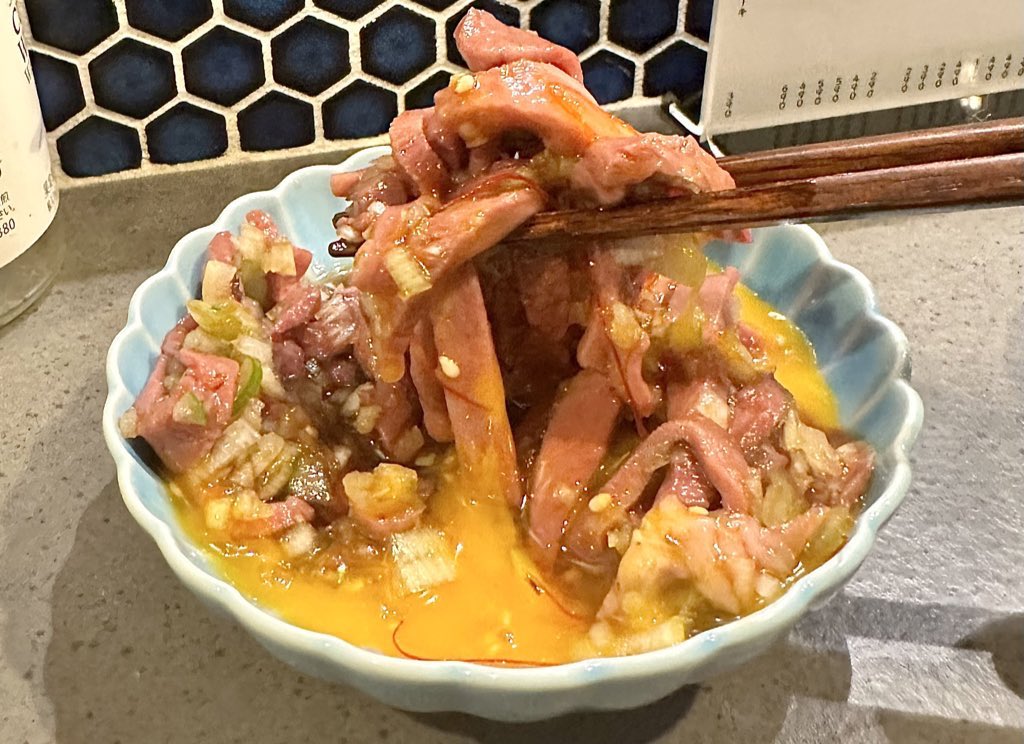 ptyala_'s tweet photo. 📍三軒茶屋 /シロクマ屋
𖦹超新鮮・絶品ホルモンが楽しめる、コスパ最強居酒屋☺︎
𖦹 個人的おすすめは「芝浦牛もつ煮込み」。超ボリューミー。
𖦹 生は290円やし、全体的にコスパ良すぎ。サービス料も無。 https://t.co/hxB7KXwNYU