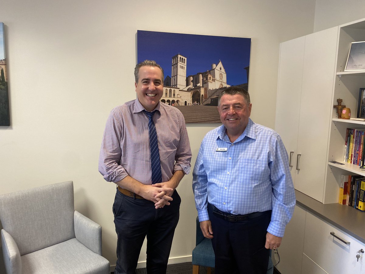 It was great to be at St Anthony's Primary School this morning. 🏫 

Always enjoy talking to Principal Mr Wilkie about the plans for the school and the future of our community here in Kedron. I appreciate his experience and insights.