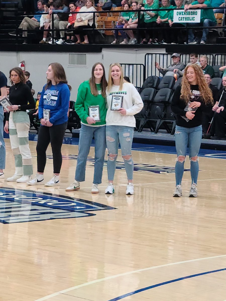 KADURB23's tweet photo. 3rd region all tournament team! Even though it’s not how I wanted to receive this award, I’m glad I got chosen for this team! And congrats to my teammate @PeytonBradley13 for not only receiving the same award but ESPN Owensboro girls player of the year!!!💚 https://t.co/yOWdMy8jFf