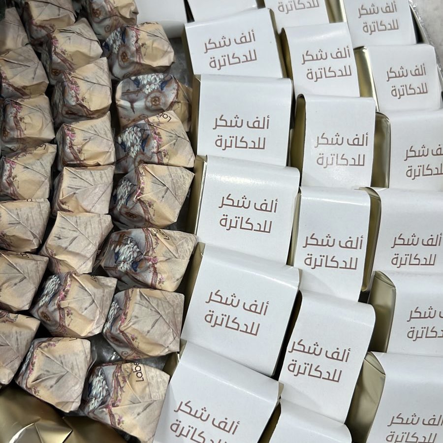 alshamsi2000's tweet photo. هذه الهدية ليست من مريض او مريضة متعافية من السرطان ، هي هدية من أهل مريضة توفيت من السرطان الذي أصيبت به في مراحل متقدمة. هدية من أهل المريضة شكرا لنا ولفريقنا الطبي لعنايتنا بها منذ إصابتها وحتى وفاتها. شهدوا كل لحظة كنا معها في صراعها مع المرض….يتبع https://t.co/fBvXTgcnLF