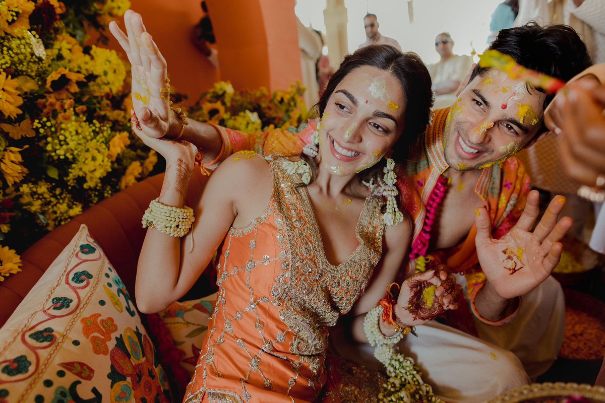 SidMalhotra's tweet photo. Happy Holi from me and my love to you and yours 
💛💜❤️💙💚 https://t.co/UPQjsqFFLk