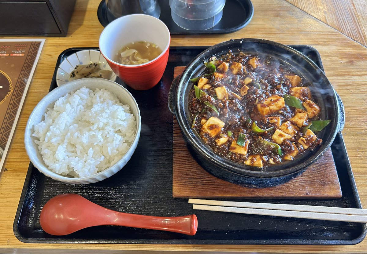 i0YtVrg6ZIa6nQT's tweet photo. 先日Okappyサンが紹介してくれていた「花梨麻婆飯店」に行って来ました!
「紙エプロンあり」が何気に嬉しいですよね😊
メチャ美味しかったです。
Okappyサン、ありがとうーーー!☺️
ただ…ワタクシは猫舌😸😝です…。
#花梨麻婆飯店 #Okappy #花梨麻婆飯店なかもず店 #ADV150 #四川麻婆 https://t.co/bQY8z0aaLn