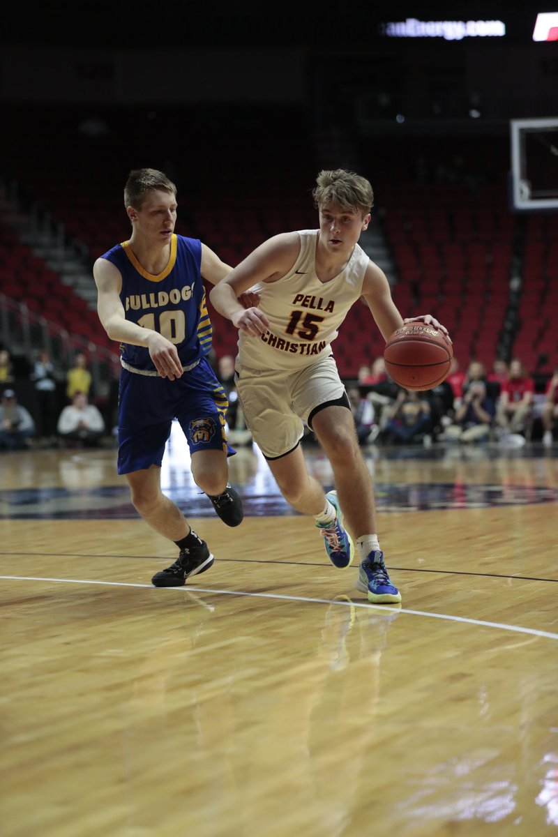 Pella Christian comes out on top over MFL MarMac, 61-54‼️ With that, day ☝️ of state #iahsbkb is complete! Class 2️⃣🅰️ quarterfinals continue tomorrow morning at the Well.

🏀: iahsaa.org/basketball/sta…
📊: stats.iahsaa.org/basketball