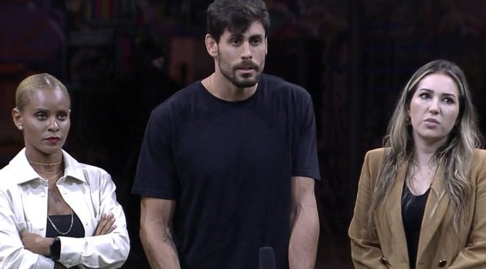 ZAMENZA's tweet image. "O FRED TINHA ACORDO COM OS TRÊS E QUEM SOBRAVA NESSE ACORDO? AMANDA E ALINE QUE NAO TINHAM ACORDO COM NINGUÉM." (Black)

hahahahahahahahha #BBB23