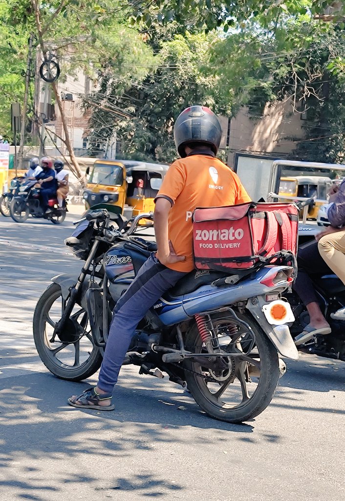 Whoever it is <a href="/Swiggy/">Swiggy Food</a> or <a href="/zomato/">zomato</a> ... நமக்கு சோறு time கு வந்தா போதும்...