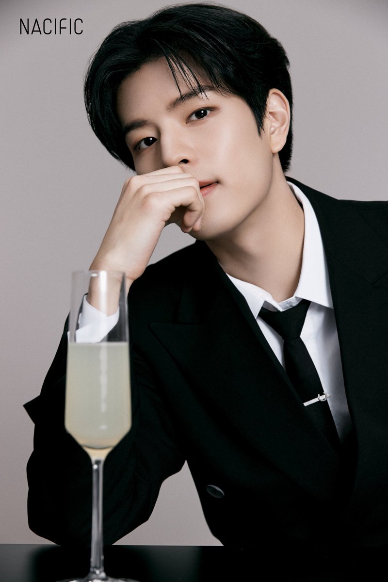 cherish_ksm's tweet photo. 세상에서 제일 수트가 잘어울리는남자🖤 https://t.co/yjgnRWQ9es