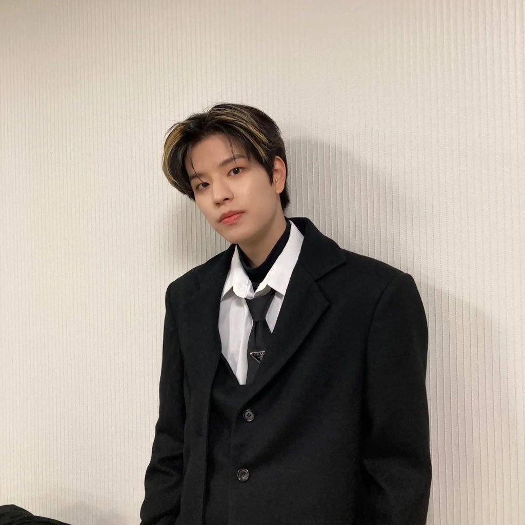 cherish_ksm's tweet photo. 세상에서 제일 수트가 잘어울리는남자🖤 https://t.co/yjgnRWQ9es