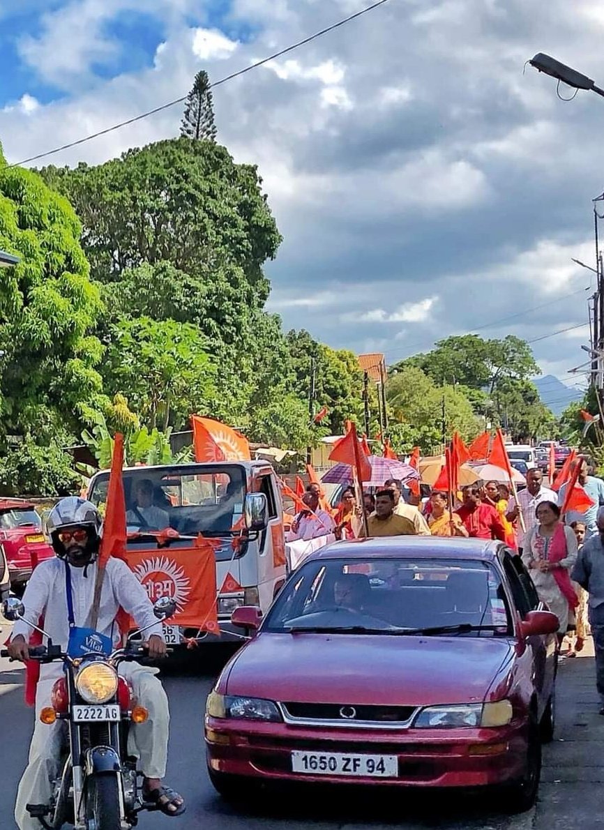 thearyasamaj's tweet photo. मॉरीशस के पैंपलमाउसेज क्षेत्र में आर्य समाज द्वारा विशाल शोभायात्रा
#अश्वमेधयज्ञ #dayanand200
#pamplemousses https://t.co/D2eSXS7fdm