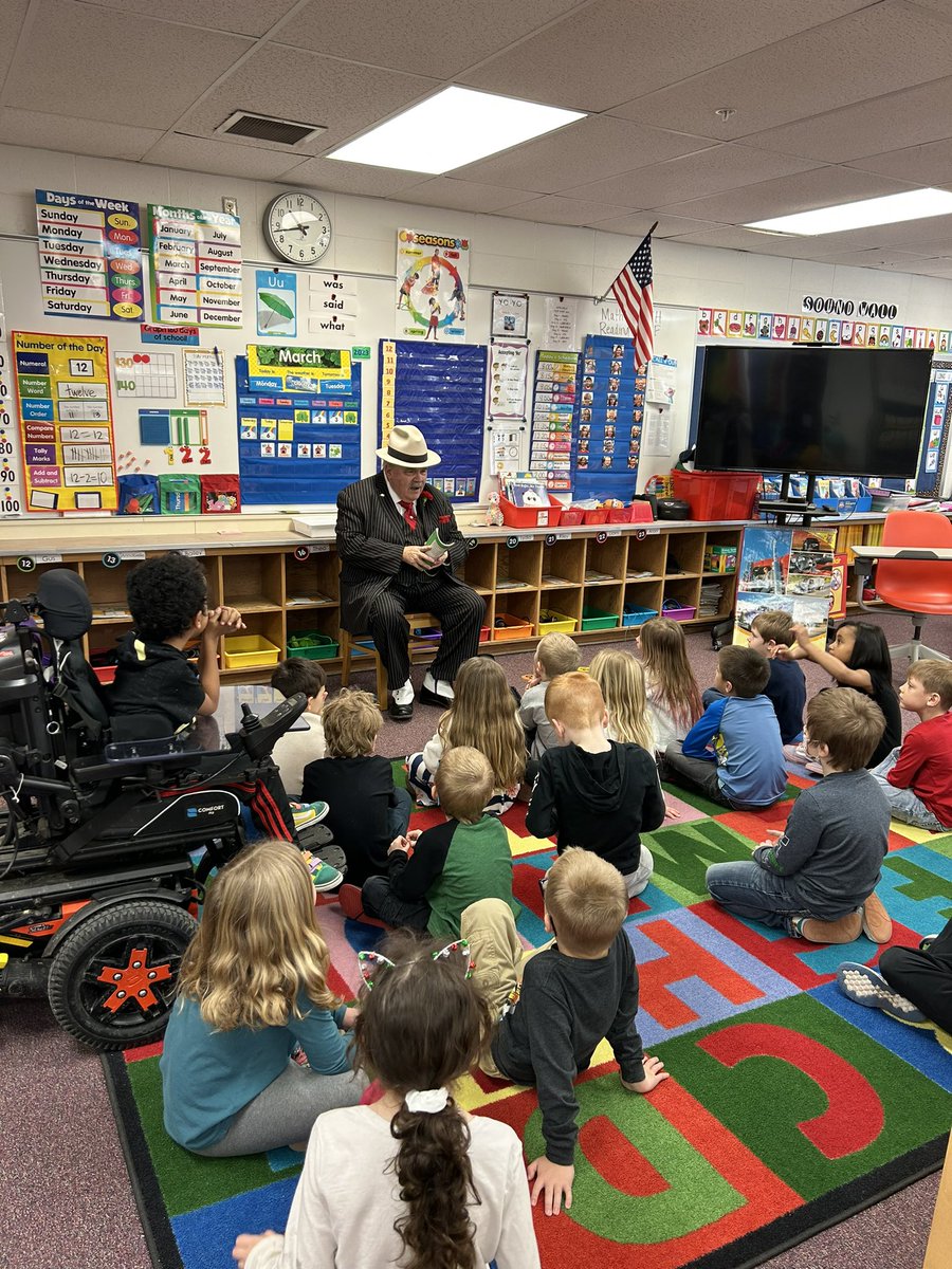malpete1010's tweet photo. Thank you @Union_Omaha &amp; @godfatherspizza for guest reading @BirchcrestTiger today for Love of Reading Week! ♥️📖  The students loved having you read to them.  #bctigers #bpsne https://t.co/kCID9j86uO