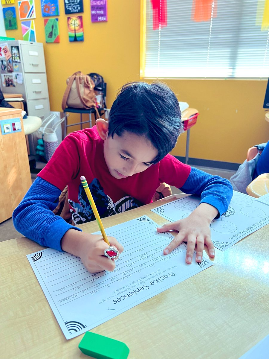 MrsArmendarizEP's tweet photo. “If I found a pot of gold….” 🍀 🌈 ⭐️  Intercession in FULL swing. Kiddos taking part in the writing process. Brainstorming, pre writing, revising and editing, publishing #writing #thewritingprocess https://t.co/hExzheAZuV
