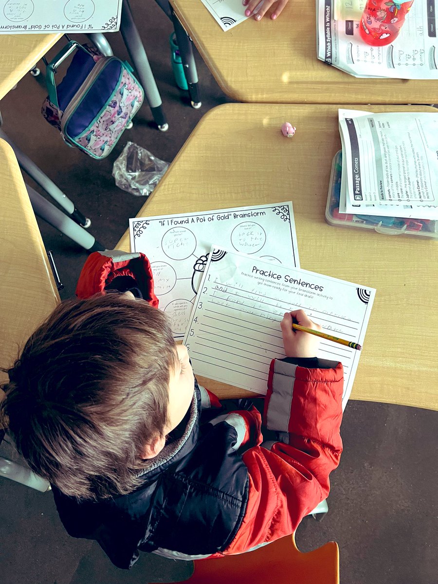 MrsArmendarizEP's tweet photo. “If I found a pot of gold….” 🍀 🌈 ⭐️  Intercession in FULL swing. Kiddos taking part in the writing process. Brainstorming, pre writing, revising and editing, publishing #writing #thewritingprocess https://t.co/hExzheAZuV