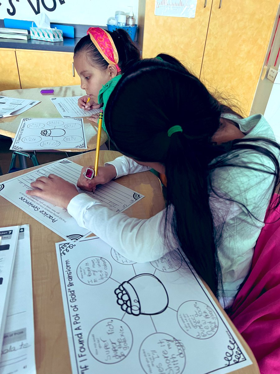 MrsArmendarizEP's tweet photo. “If I found a pot of gold….” 🍀 🌈 ⭐️  Intercession in FULL swing. Kiddos taking part in the writing process. Brainstorming, pre writing, revising and editing, publishing #writing #thewritingprocess https://t.co/hExzheAZuV