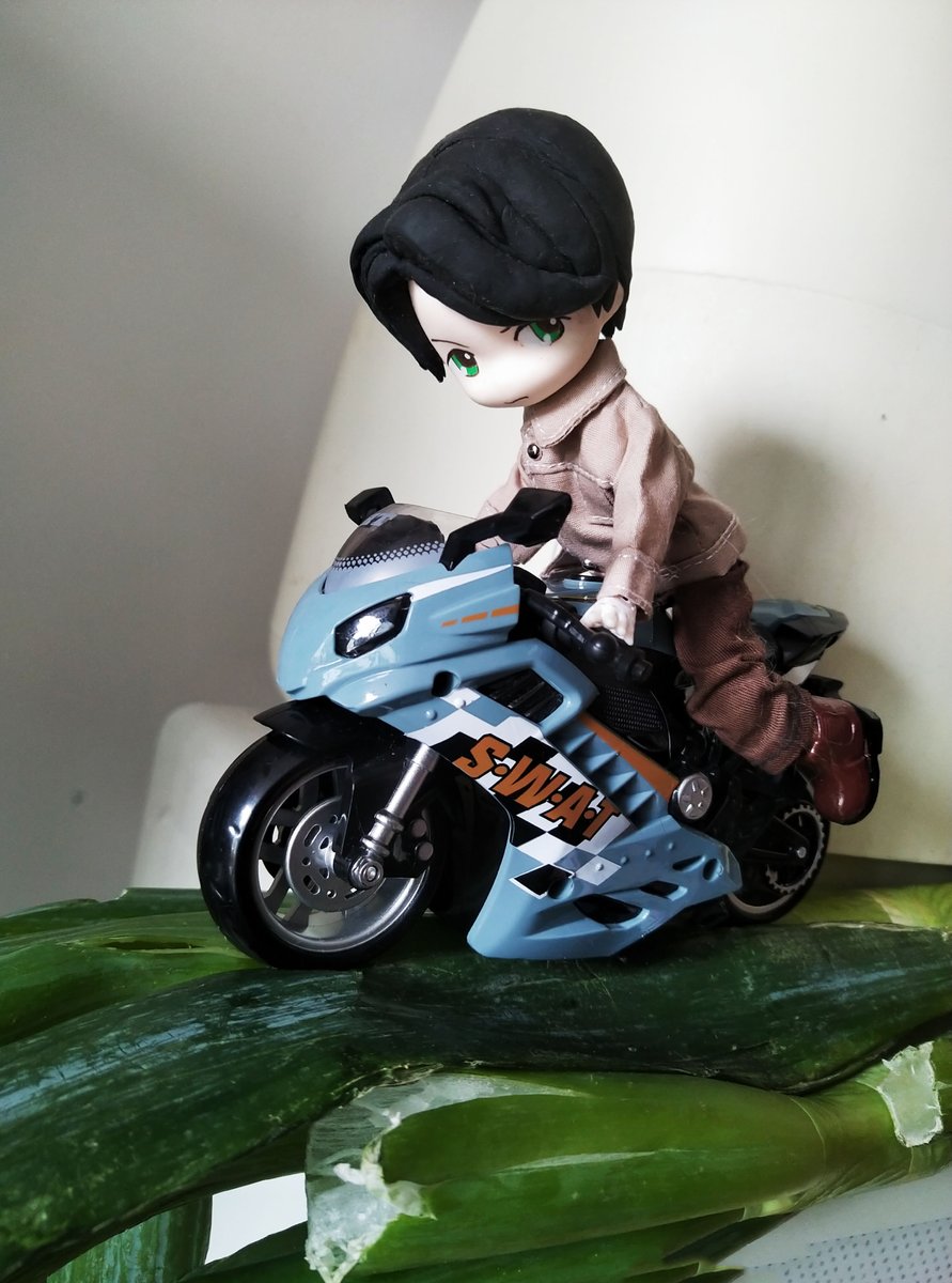 Zoedt1985's tweet photo. 衣服入手，还搞了一个玩具摩托
但这是什么大葱骑士阿（笑）
#中村倫也
#仮面ライダーBLACKSUN 
#中村伦也
#仮面ライダーshadowmoon https://t.co/vE1Tpp7c2M