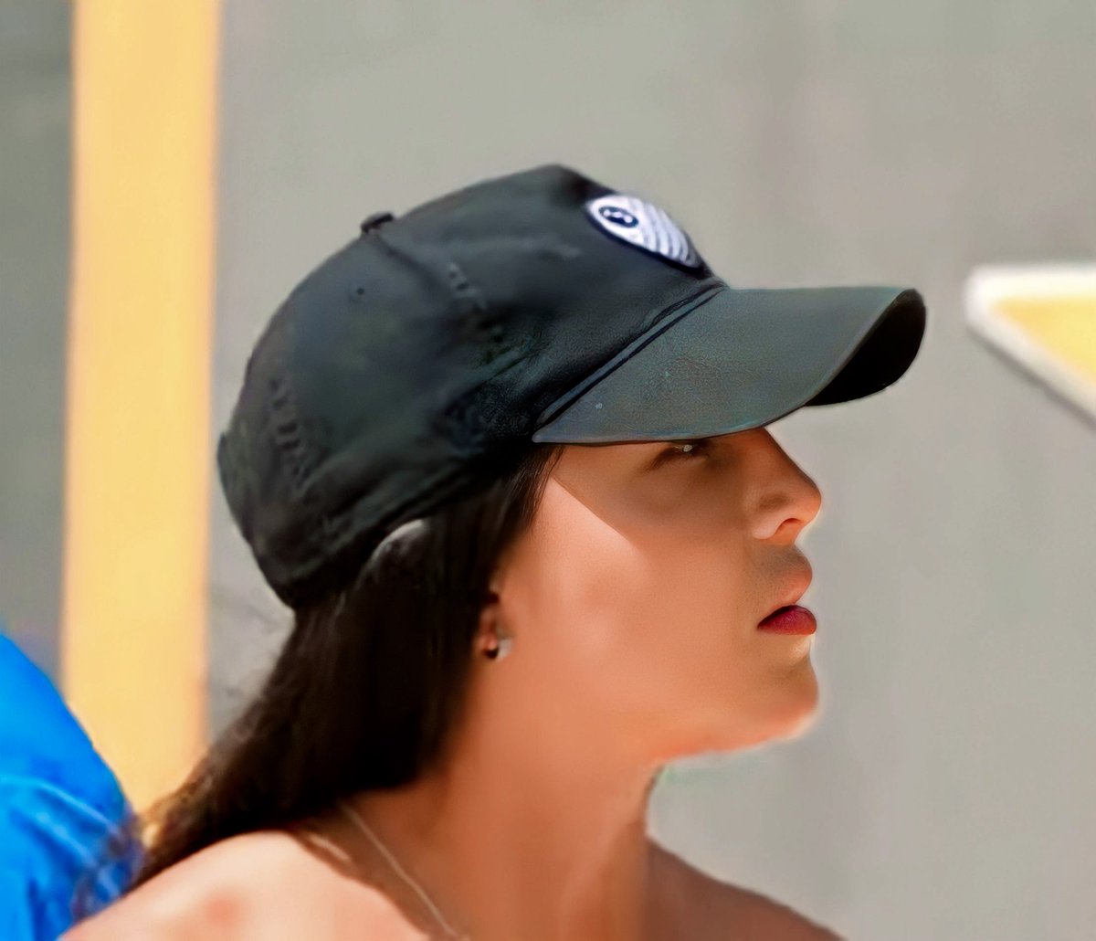 davoxsol's tweet photo. Que hermosa se ve sol con Gorra🔥💛☀️y solo por eso denme 5 veces su frase :

MILLION DOUBLE GOLDEN https://t.co/vZVvpKOPoT