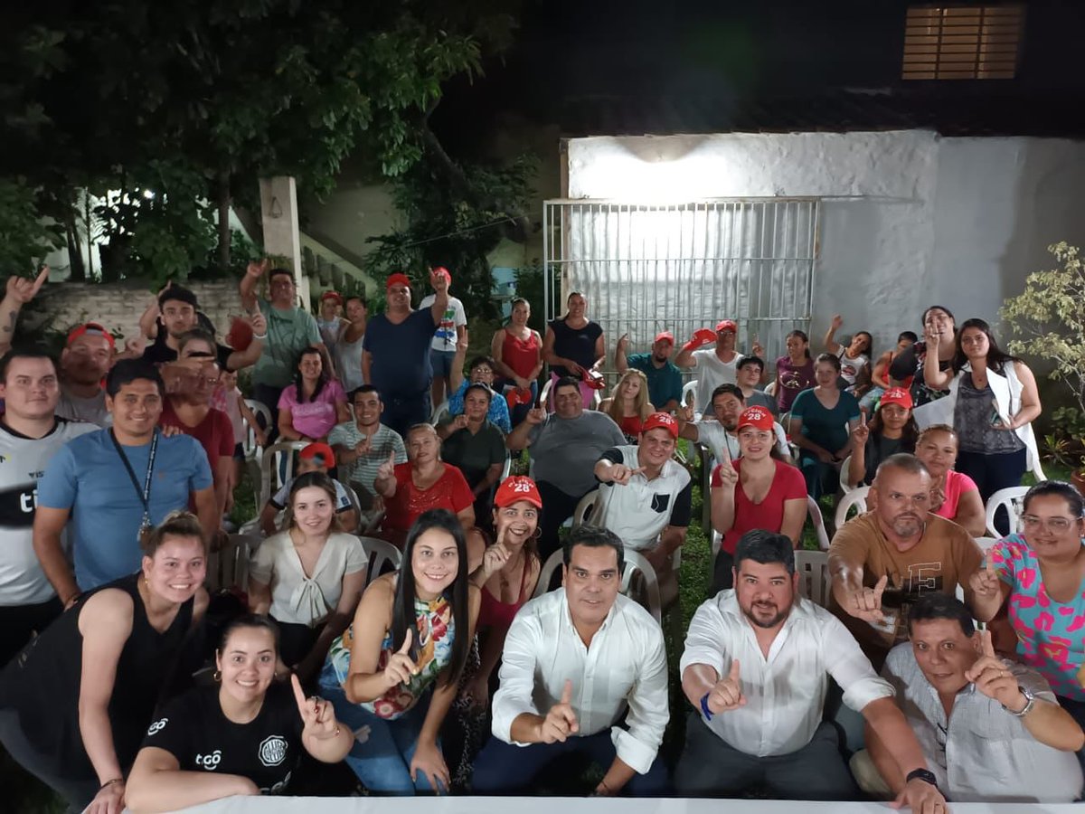 lacostasoy's tweet photo. ℹ️NFO POLÍTICA. En la seccional 2 el equipo del Ing Victor Miranda se reunion para coordinar los trabajos en la zona. El ex candidato a Pdte Marcelo Rojas, 4 miembros de seccional y un convencional electo, Ito Bogado, trabajan para la renovación partidaria en el Senado. https://t.co/LrdBtnPuOm