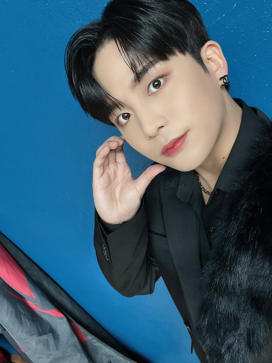 W0Trb's tweet photo. 에이티즈 연말무대 싸인폴라 교환구해요

저: 가요대축제 가대축 종호(아래착장)
😇: 아무 홍중 싸인 폴라

ATEEZ 홍중 성화 윤호 여상 산 민기 우영 종호 싸폴 할라지아 가대축 가요대축제 포카 양도 거래 https://t.co/HZkgVDrBX4