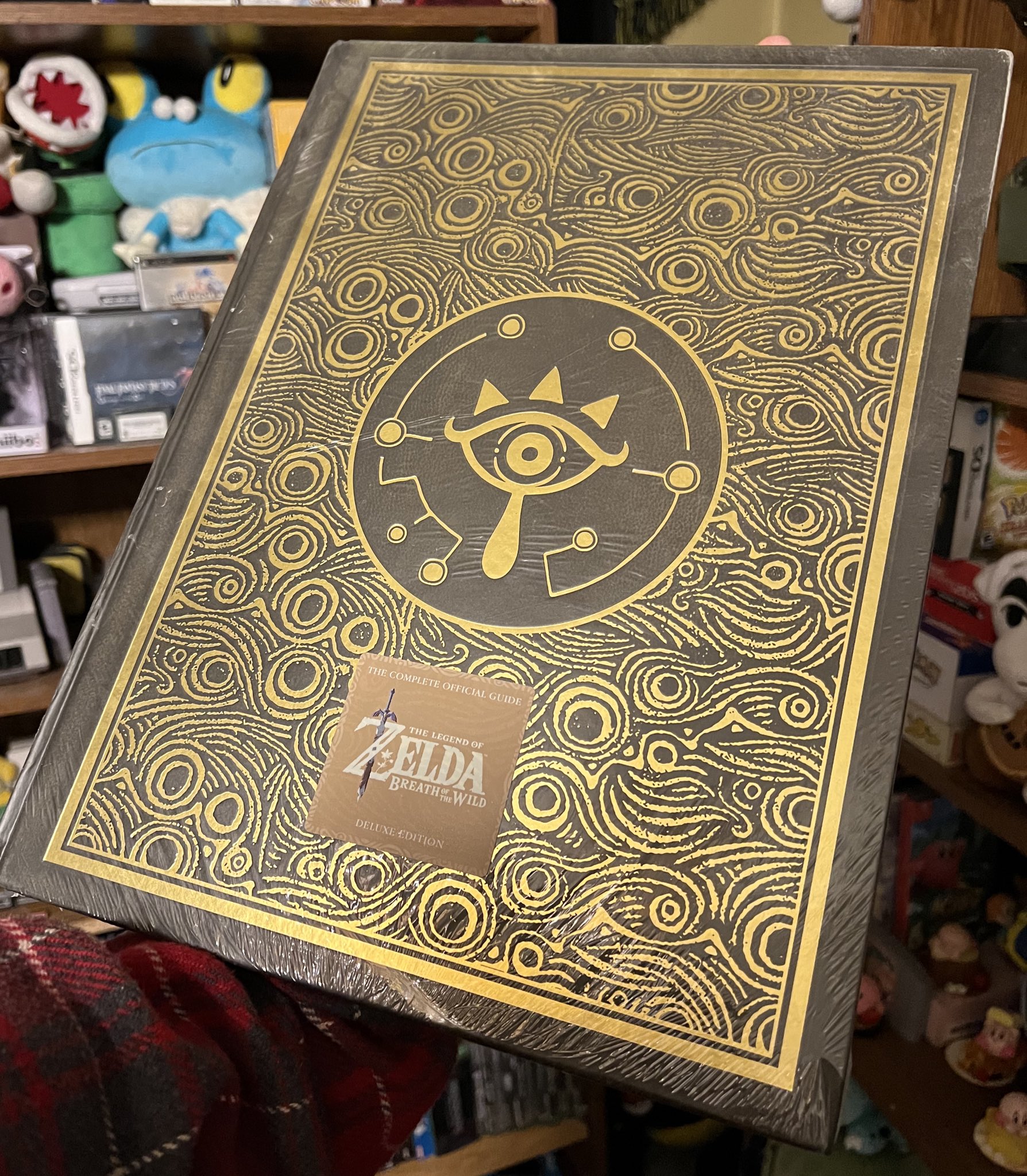 The Legend of Zelda: Breath of the Wild The Complete Official Guide:  -Expanded Edition