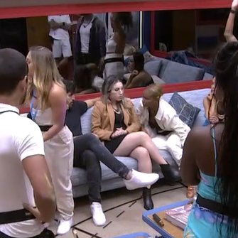 Alface disse pra Amanda que ela cedeu todos os votos pro grupo, enquanto era alvo. E agora que aconteceu a confusão ela não é mais, pra ela abrir o olho #BBB23