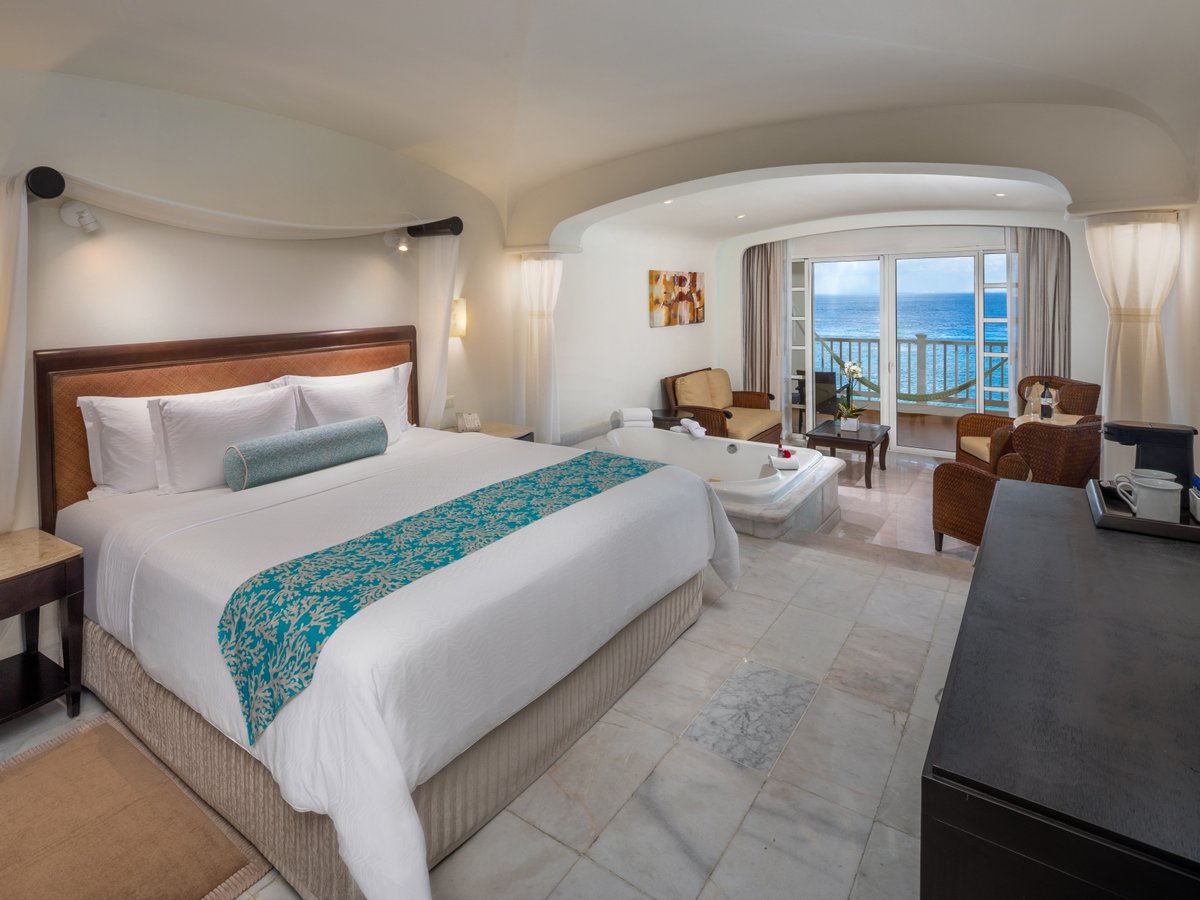 Enjoy luxury accommodations & pamper yourself during an incredible getaway in paradise. ✅ First, select your destination and then your room. Let's get started! bit.ly/3StQQvH Which one would you choose? #PlayacarPalace #BeachPalace #SunPalace or #CozumelPalace