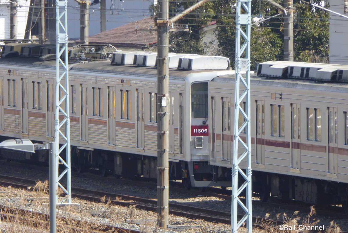Rail_Channel's tweet photo. 2023.3.7の #北館林
#11606F は #11668F の後ろに。14606号車の落書きはそのままみたいですね。そのまま来ちゃったということは・・・

#10000型 #10030型 #8000系 #8570F https://t.co/FynBYER63K